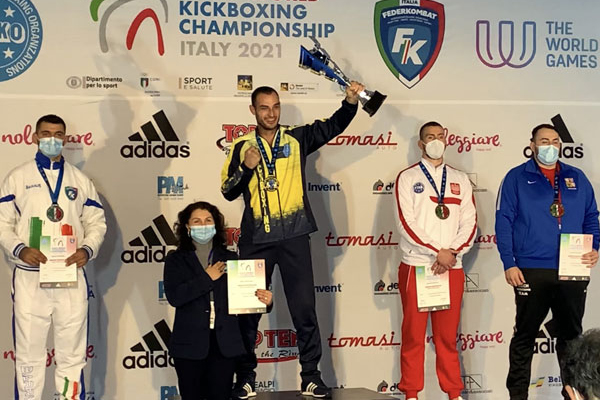 Наш директор Олександр Желепа - чемпіон світу з кікбоксингу!