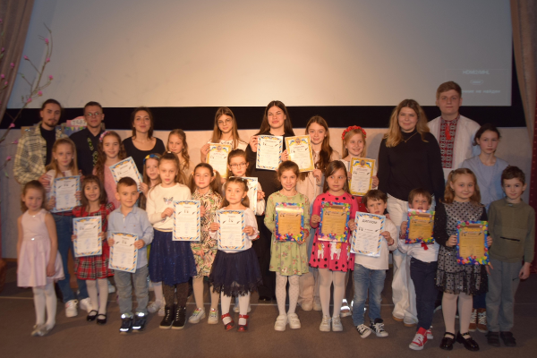 День поезії та Міжнародний День театру.