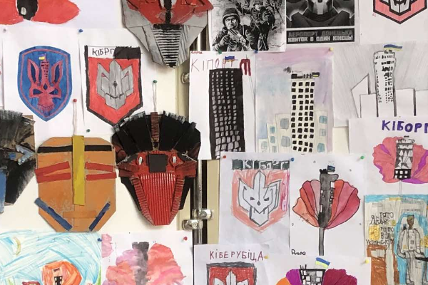 Виставка малюнків та дитячих робіт до Дня пам'яті кіборгів України