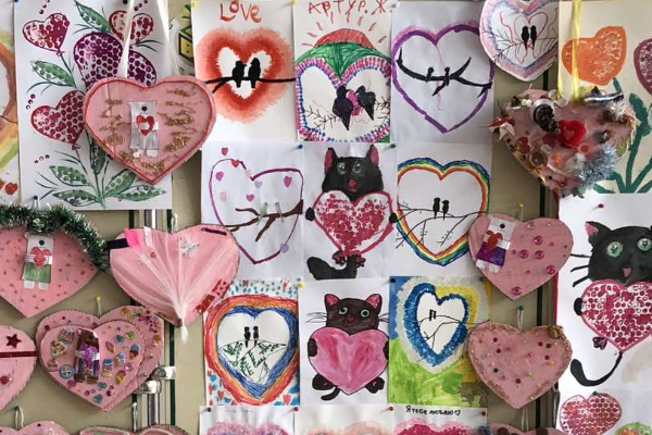 Виставка дитячих робіт присвячена Дню Святого Валентина