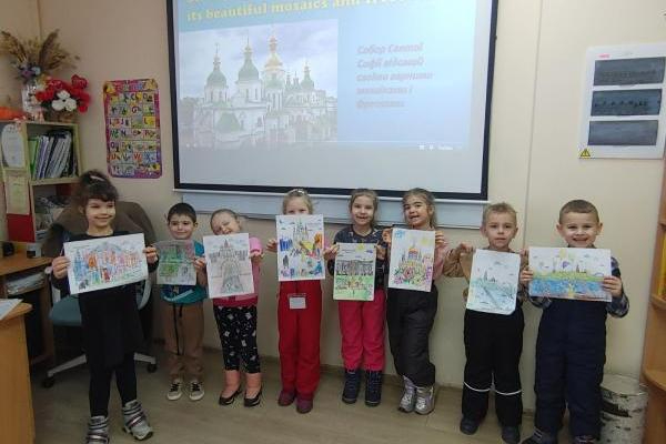 Гурток «English speaking club» - Виставка творчих робіт «I live in Kyiv»