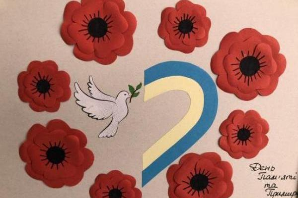 Виставка дитячих робіт до Дня памʼяті та перемоги над нацизмом у Другій світовій війні