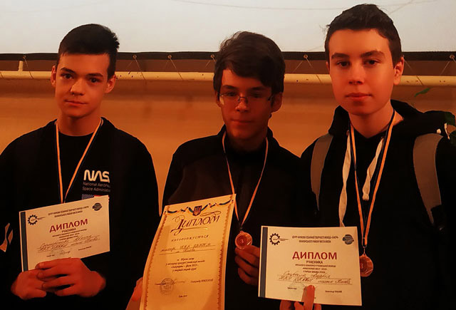 Винахідники з гуртків радіоелектронного конструювання проявили свої таланти у двох конкурсах